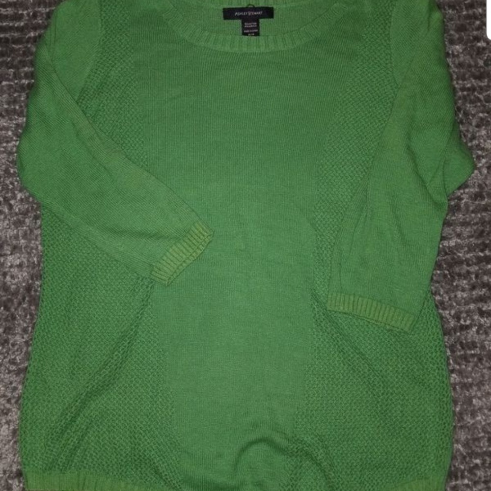 Super cute sweater shirt